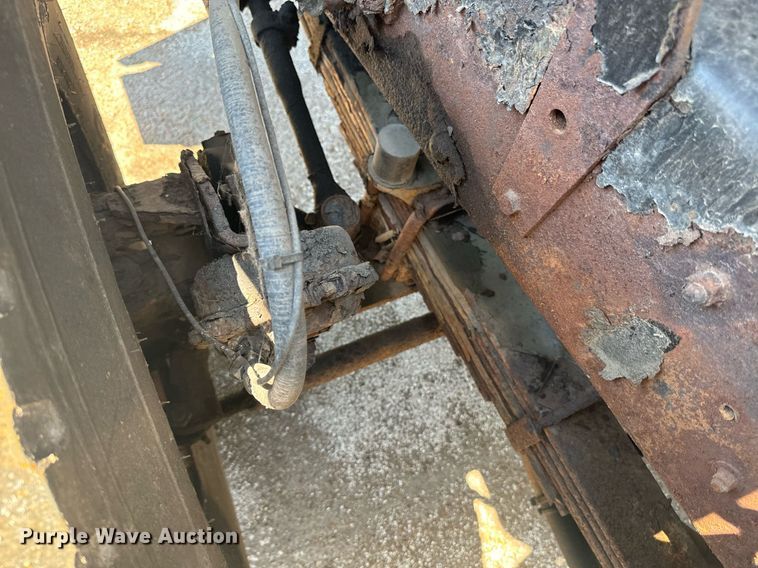 image for item EE7567 2001 Mack dump truck