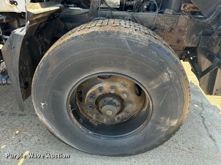 image for item EE7567 2001 Mack dump truck