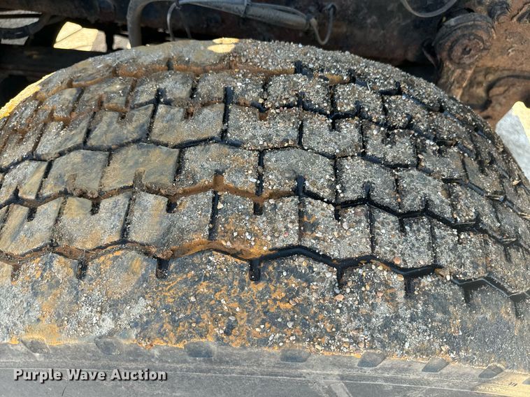 image for item EE7567 2001 Mack dump truck