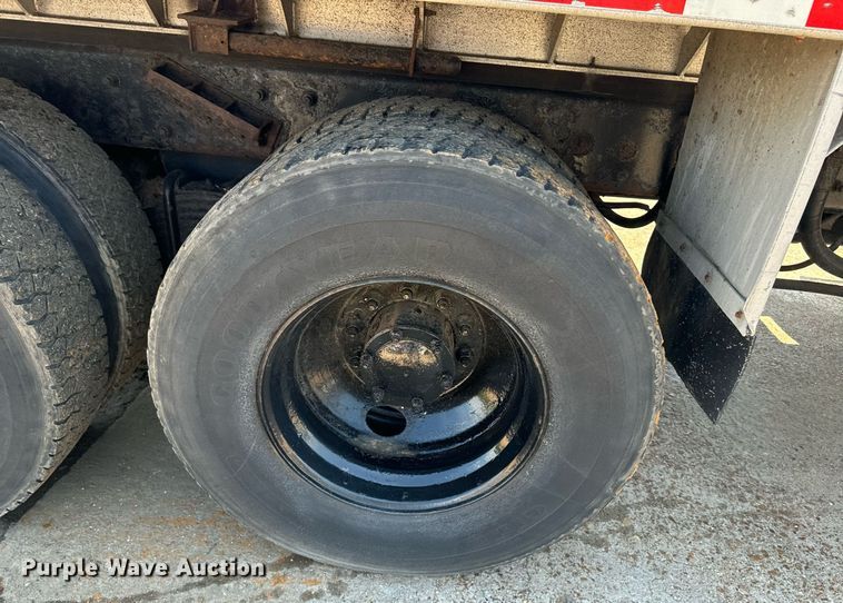 image for item EE7567 2001 Mack dump truck