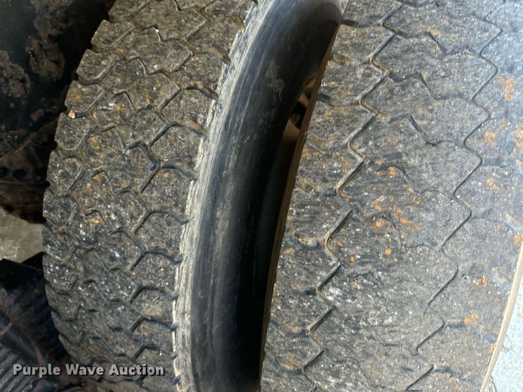 image for item EE7567 2001 Mack dump truck