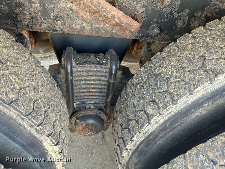 image for item EE7567 2001 Mack dump truck