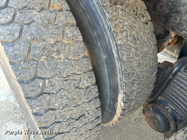 image for item EE7567 2001 Mack dump truck