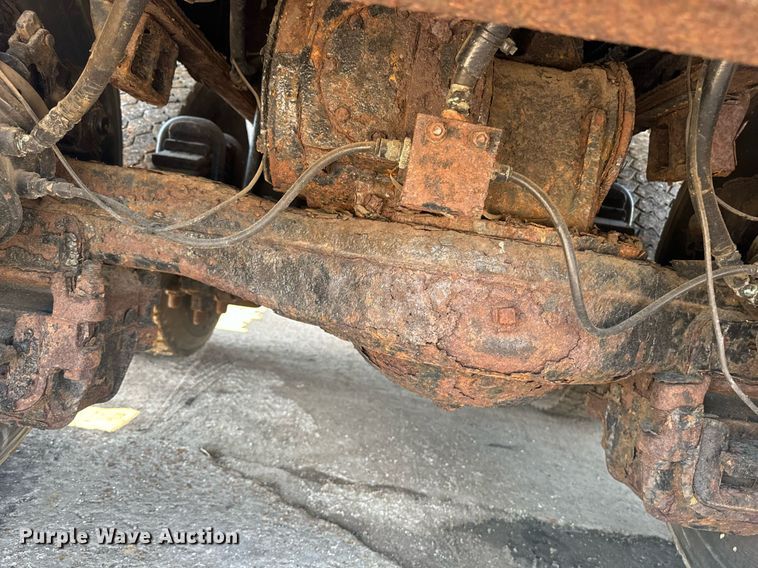 image for item EE7567 2001 Mack dump truck