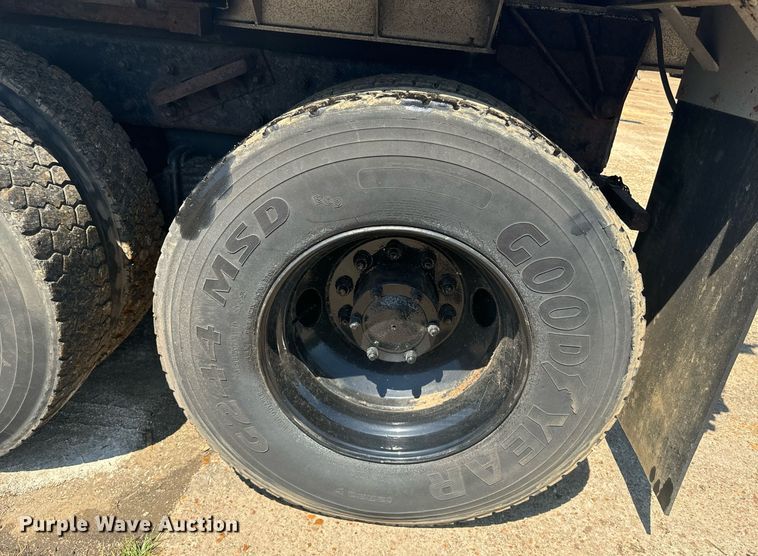 image for item EE7567 2001 Mack dump truck