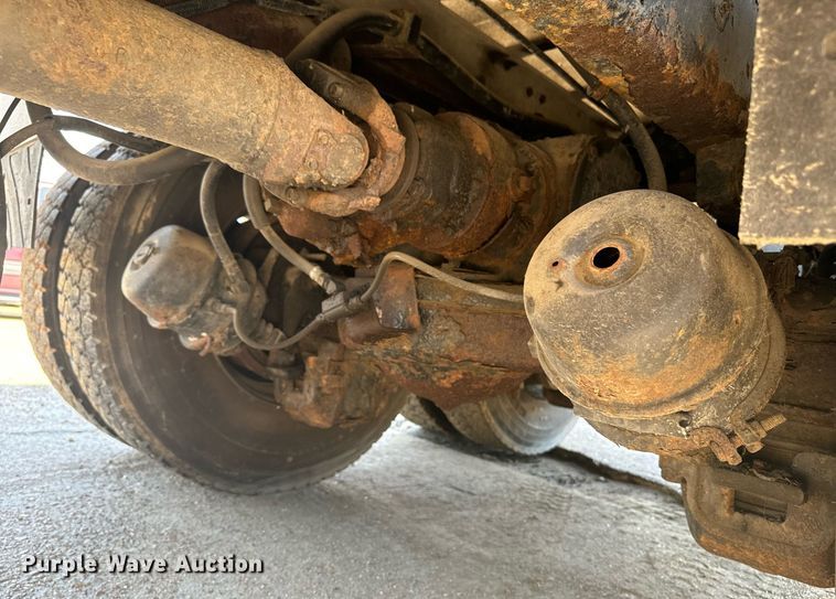 image for item EE7567 2001 Mack dump truck