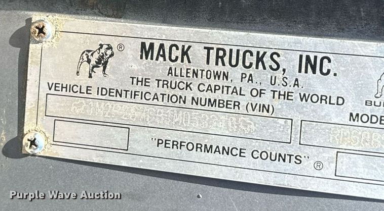 image for item EE7567 2001 Mack dump truck