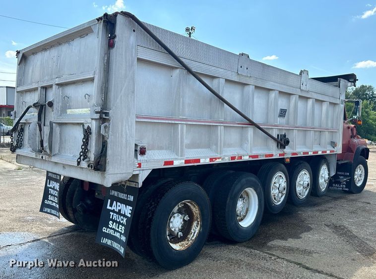 image for item EE7568 1994 Ford L9000 dump truck