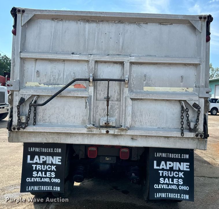 image for item EE7568 1994 Ford L9000 dump truck