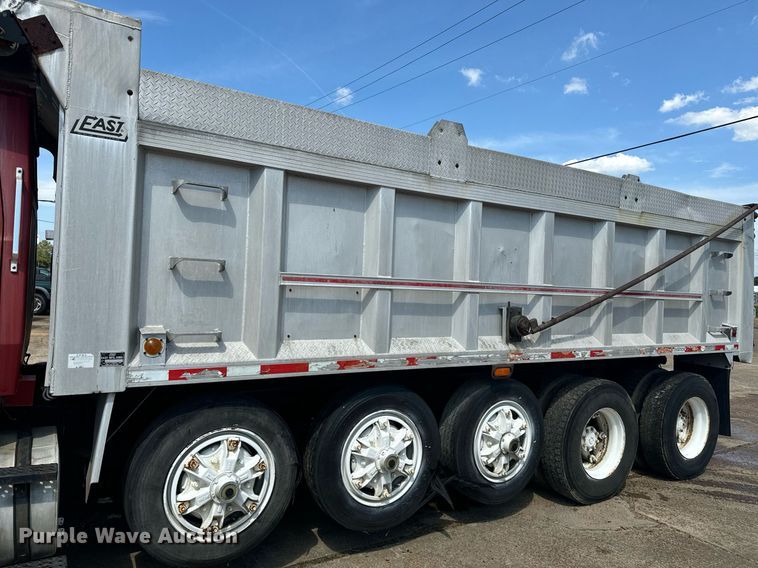 image for item EE7568 1994 Ford L9000 dump truck