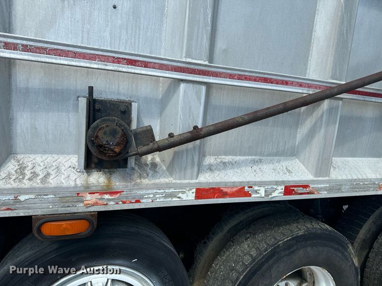 image for item EE7568 1994 Ford L9000 dump truck