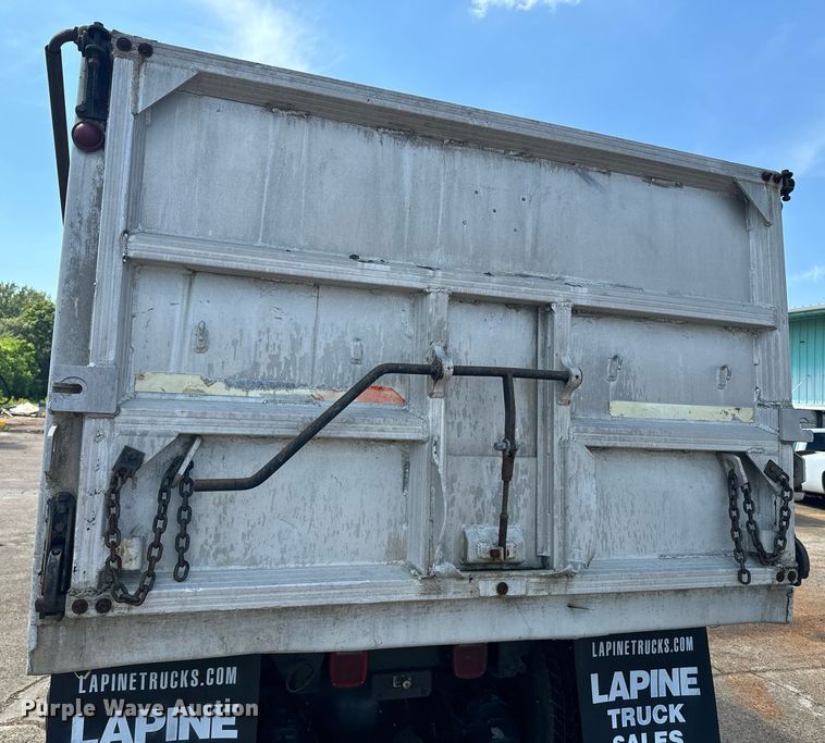 image for item EE7568 1994 Ford L9000 dump truck