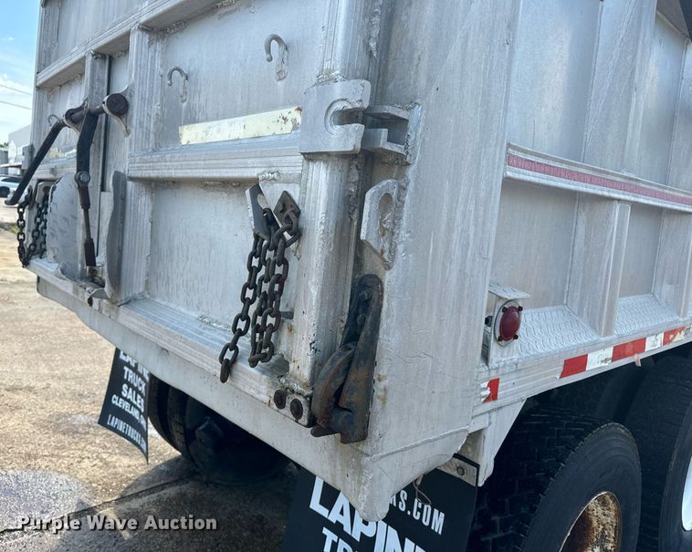 image for item EE7568 1994 Ford L9000 dump truck