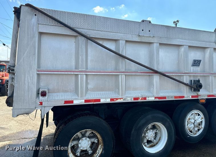 image for item EE7568 1994 Ford L9000 dump truck