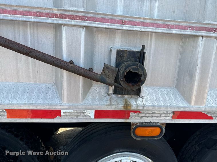 image for item EE7568 1994 Ford L9000 dump truck