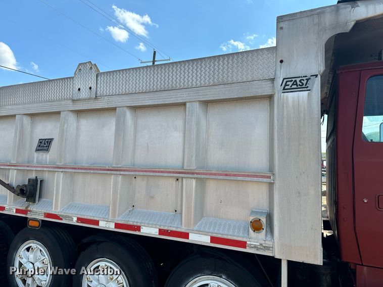 image for item EE7568 1994 Ford L9000 dump truck