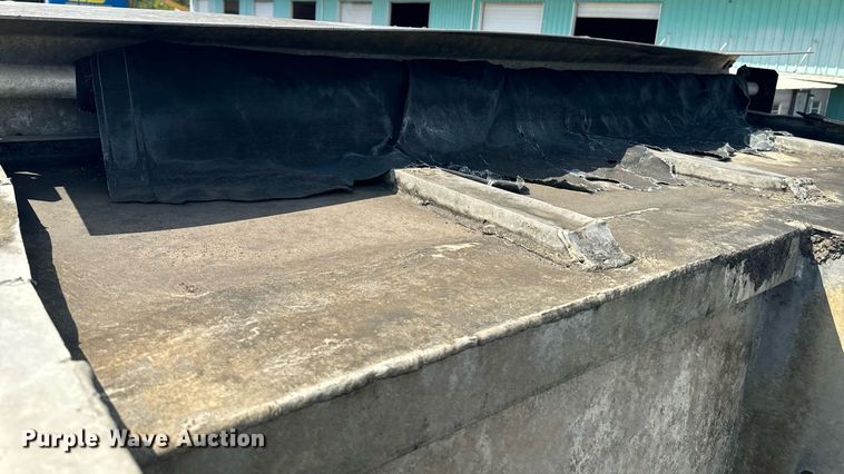 image for item EE7568 1994 Ford L9000 dump truck