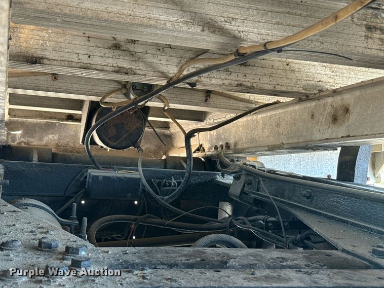 image for item EE7568 1994 Ford L9000 dump truck