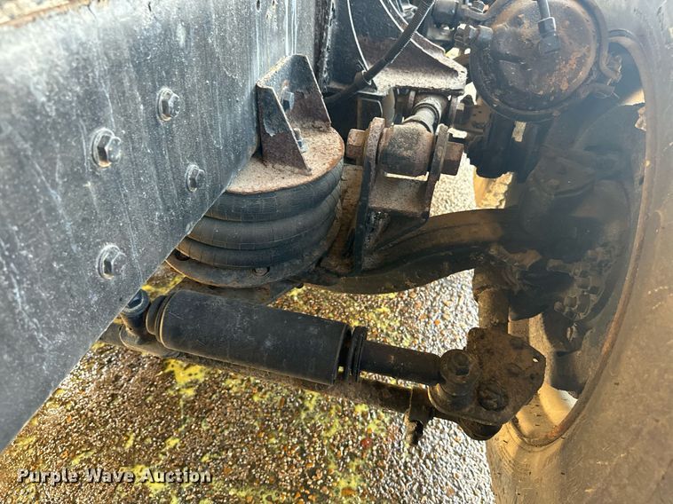 image for item EE7568 1994 Ford L9000 dump truck