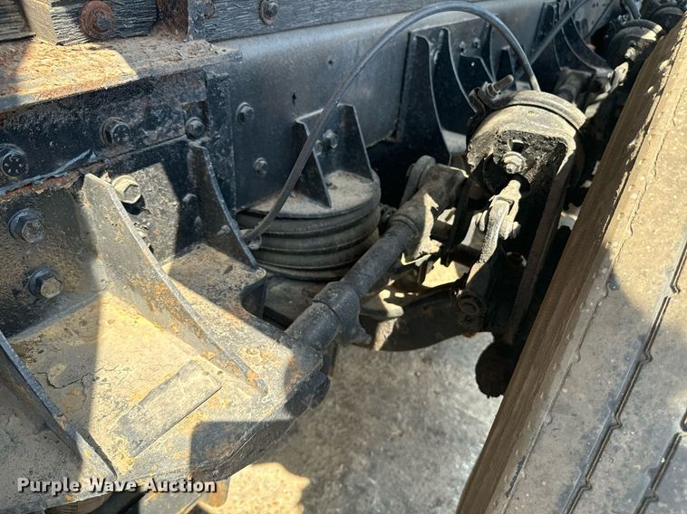 image for item EE7568 1994 Ford L9000 dump truck