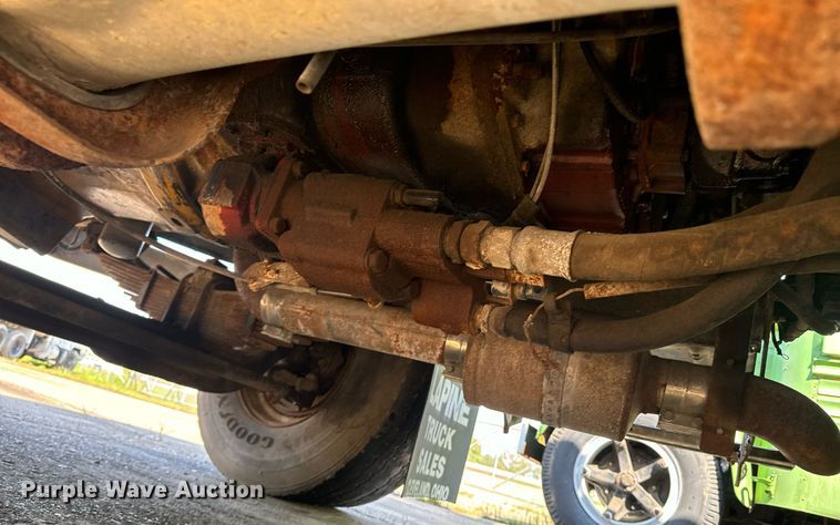 image for item EE7568 1994 Ford L9000 dump truck