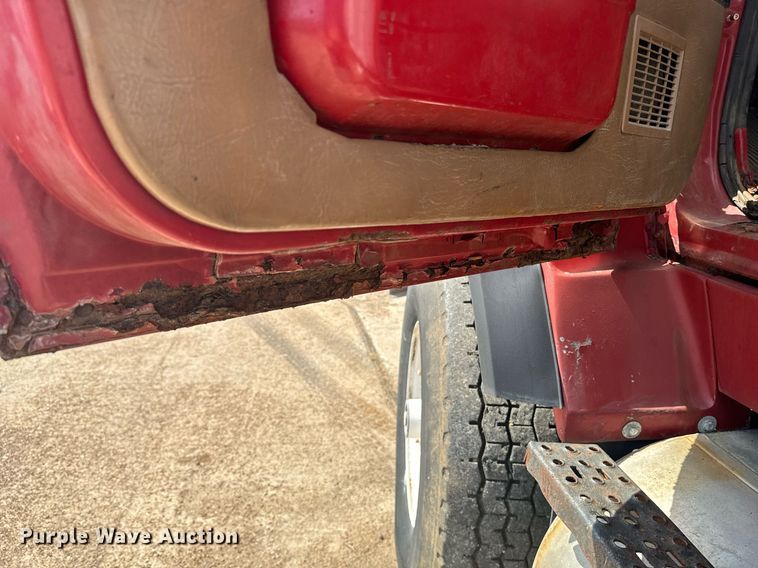 image for item EE7568 1994 Ford L9000 dump truck