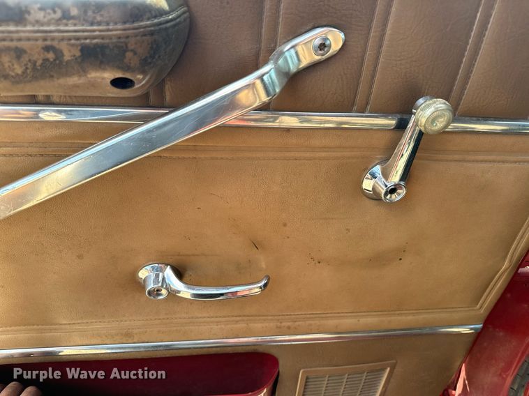 image for item EE7568 1994 Ford L9000 dump truck