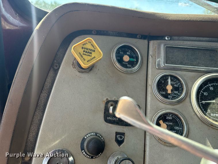 image for item EE7568 1994 Ford L9000 dump truck