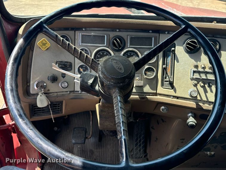 image for item EE7568 1994 Ford L9000 dump truck