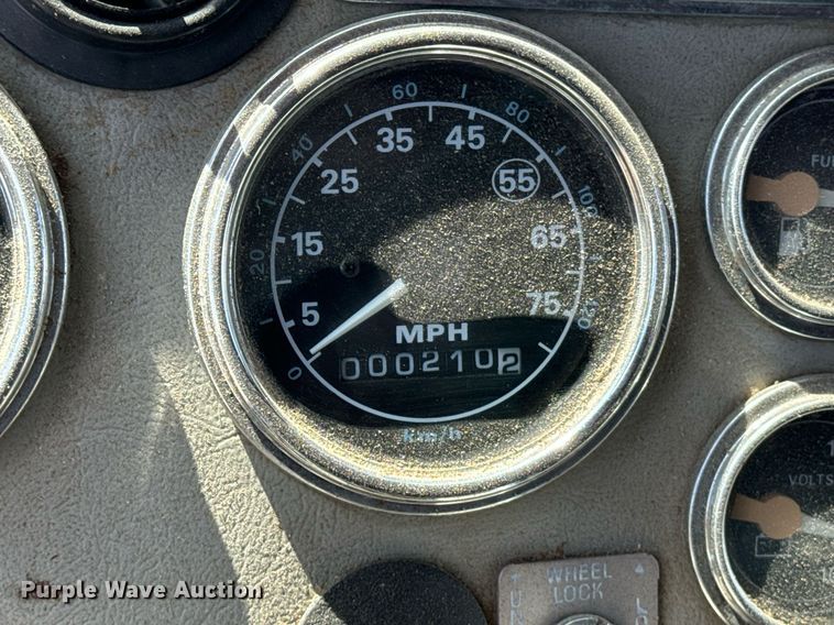 image for item EE7568 1994 Ford L9000 dump truck