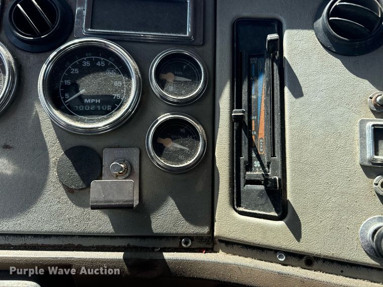 image for item EE7568 1994 Ford L9000 dump truck