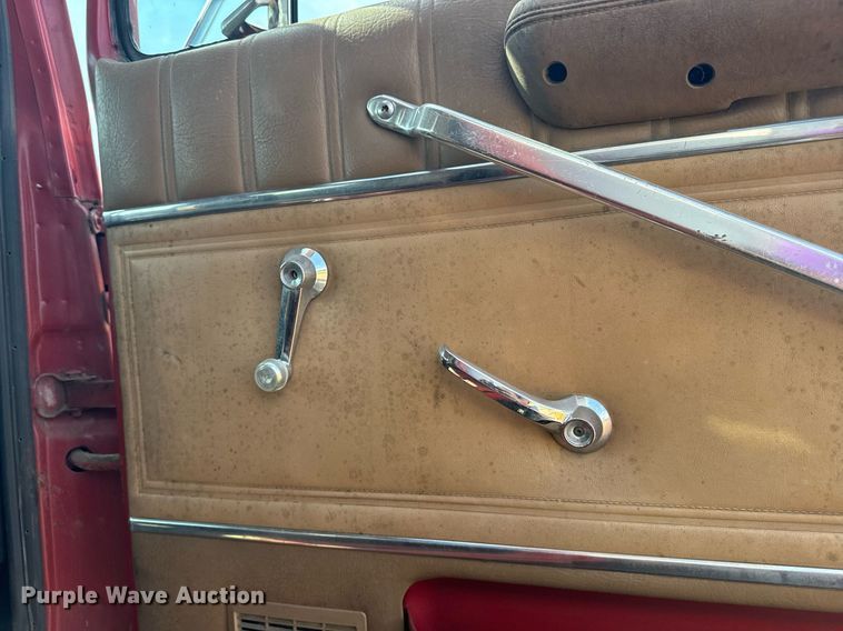 image for item EE7568 1994 Ford L9000 dump truck