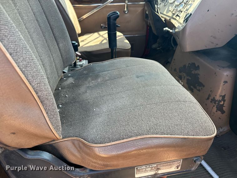 image for item EE7568 1994 Ford L9000 dump truck