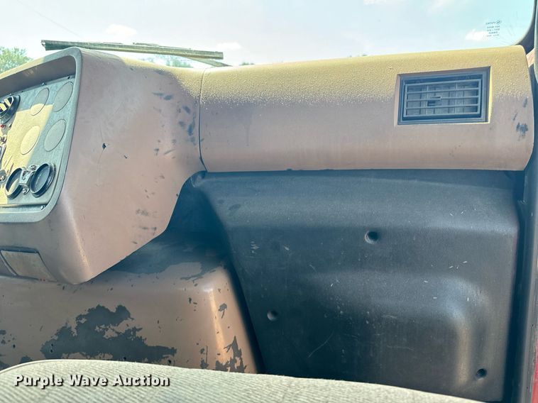 image for item EE7568 1994 Ford L9000 dump truck