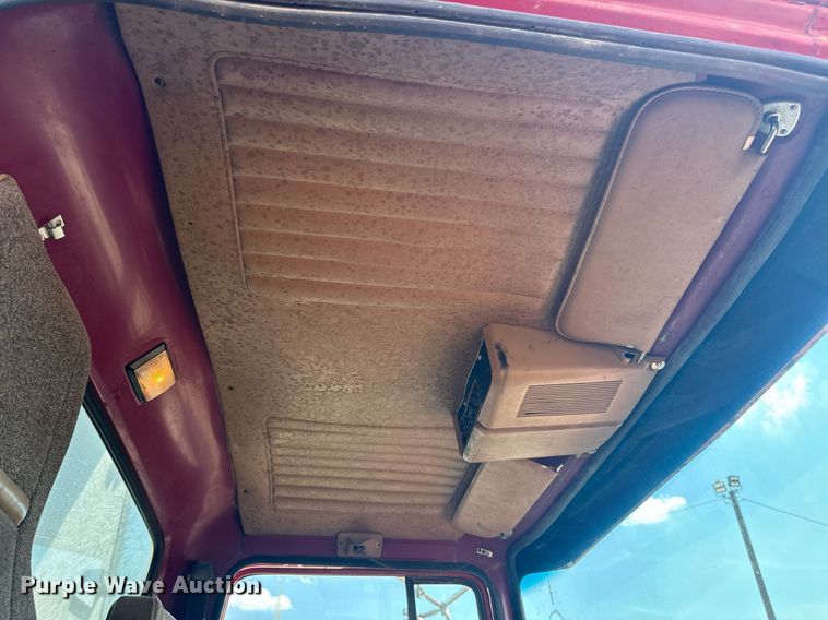 image for item EE7568 1994 Ford L9000 dump truck