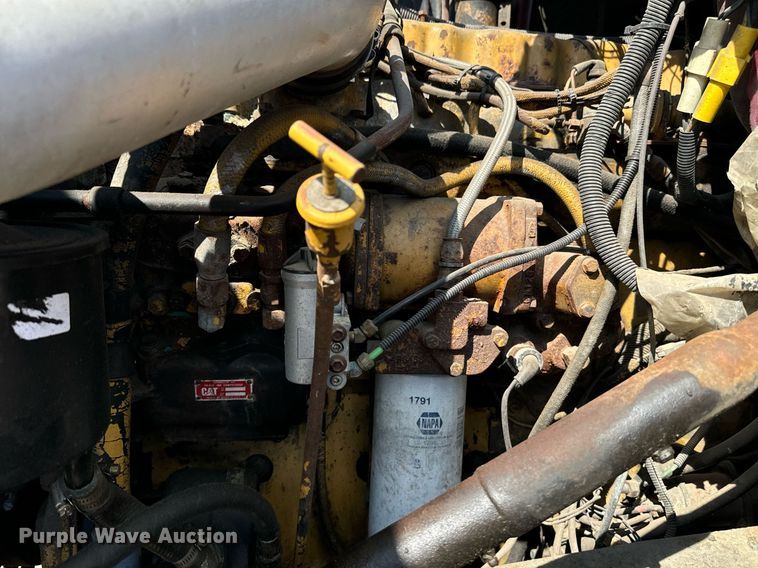 image for item EE7568 1994 Ford L9000 dump truck