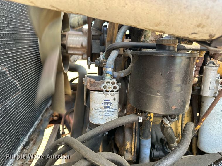 image for item EE7568 1994 Ford L9000 dump truck