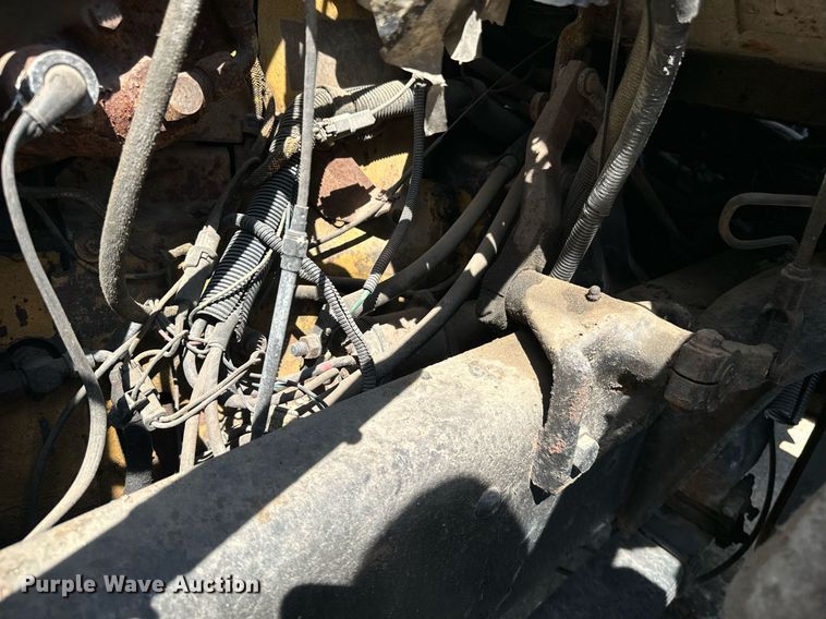 image for item EE7568 1994 Ford L9000 dump truck