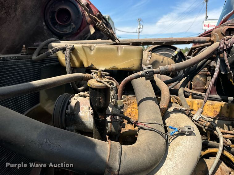 image for item EE7568 1994 Ford L9000 dump truck