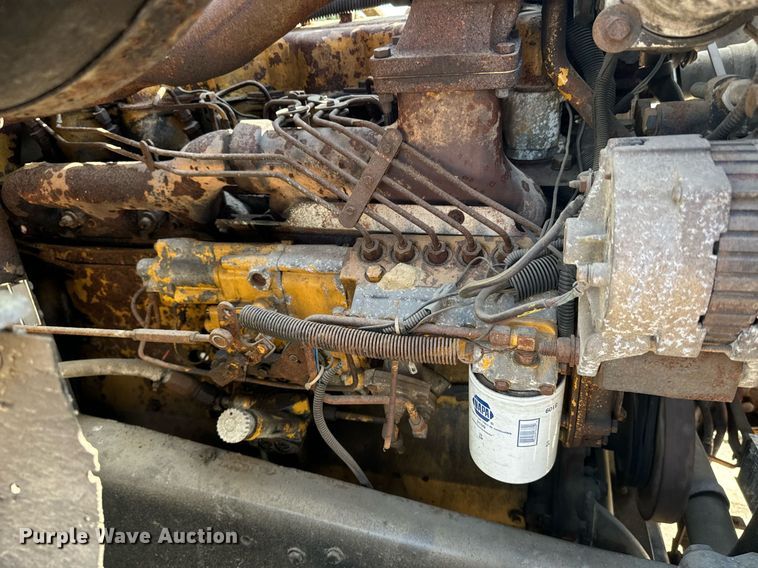 image for item EE7568 1994 Ford L9000 dump truck