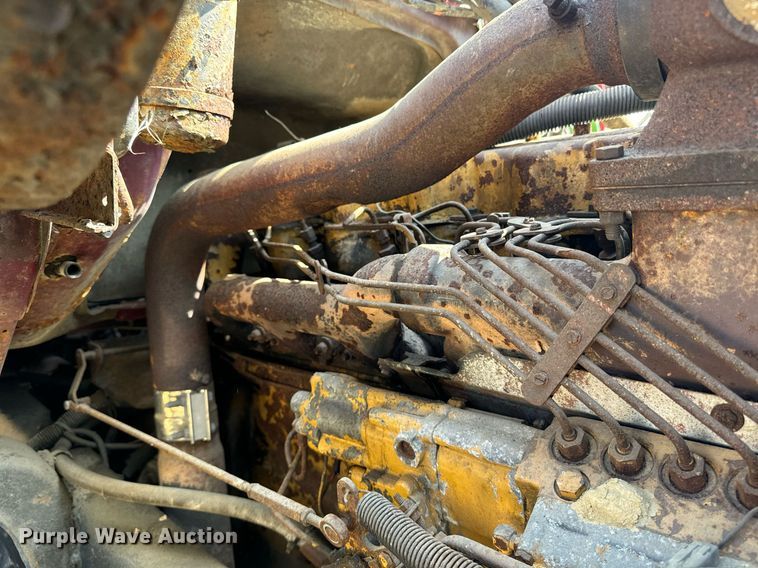 image for item EE7568 1994 Ford L9000 dump truck