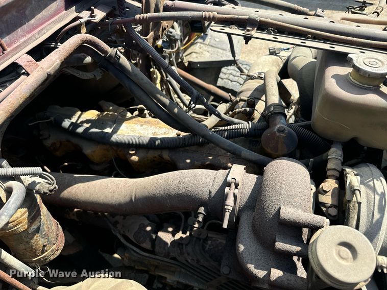 image for item EE7568 1994 Ford L9000 dump truck