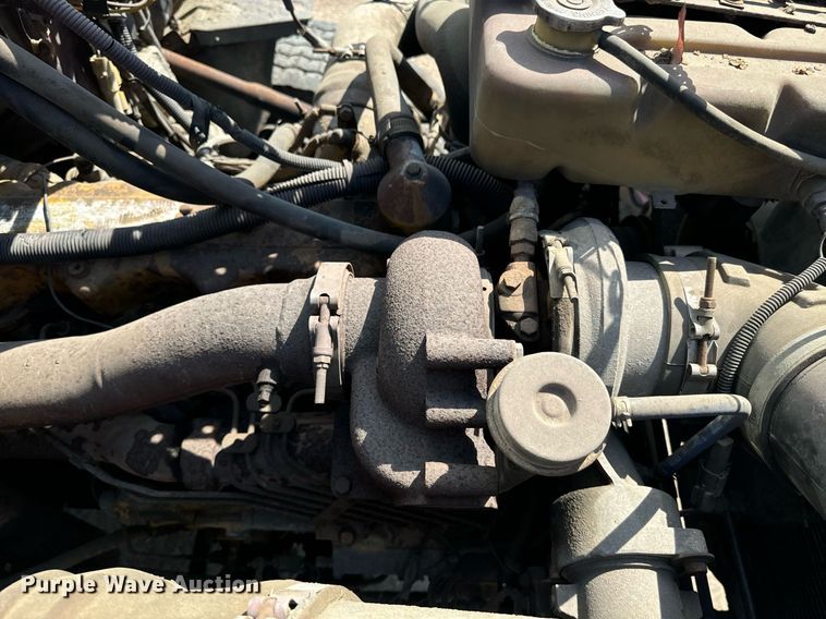 image for item EE7568 1994 Ford L9000 dump truck