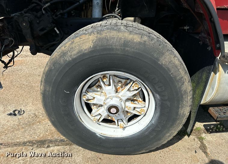 image for item EE7568 1994 Ford L9000 dump truck