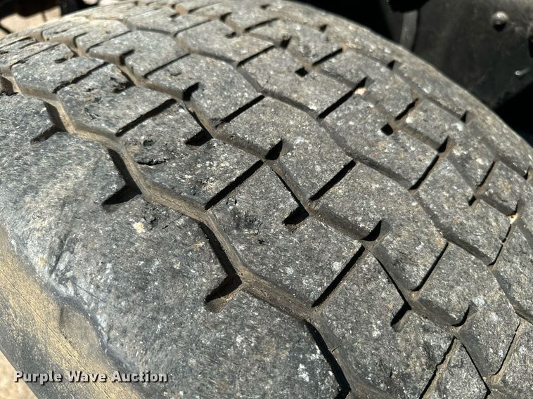 image for item EE7568 1994 Ford L9000 dump truck