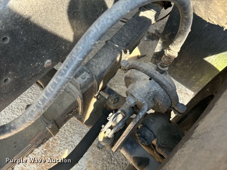 image for item EE7568 1994 Ford L9000 dump truck