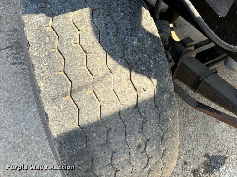 image for item EE7568 1994 Ford L9000 dump truck