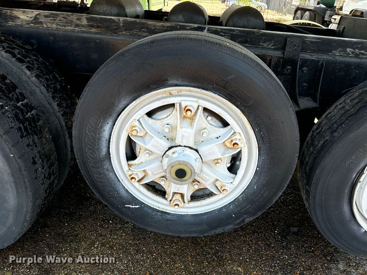 image for item EE7568 1994 Ford L9000 dump truck