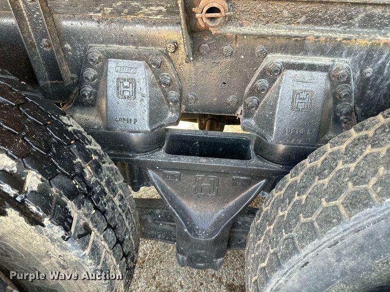 image for item EE7568 1994 Ford L9000 dump truck