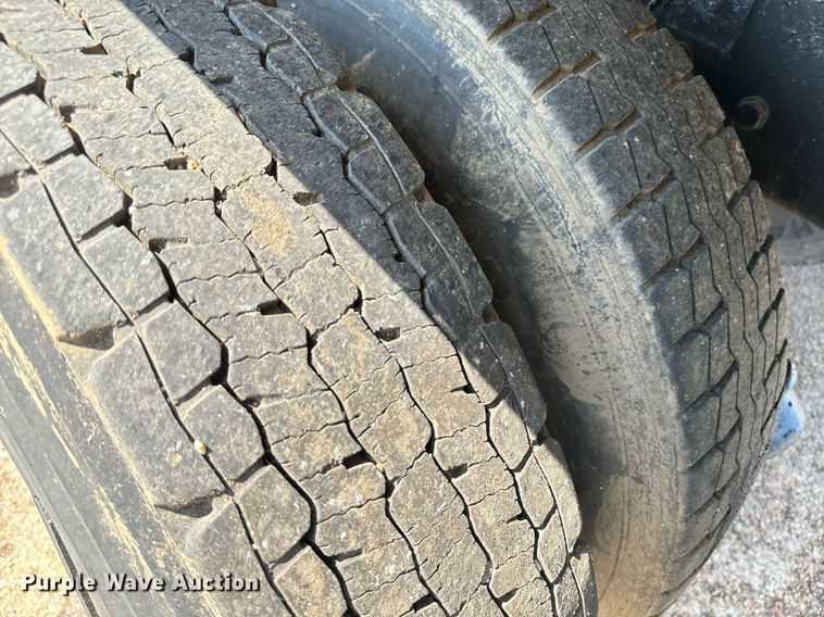 image for item EE7568 1994 Ford L9000 dump truck